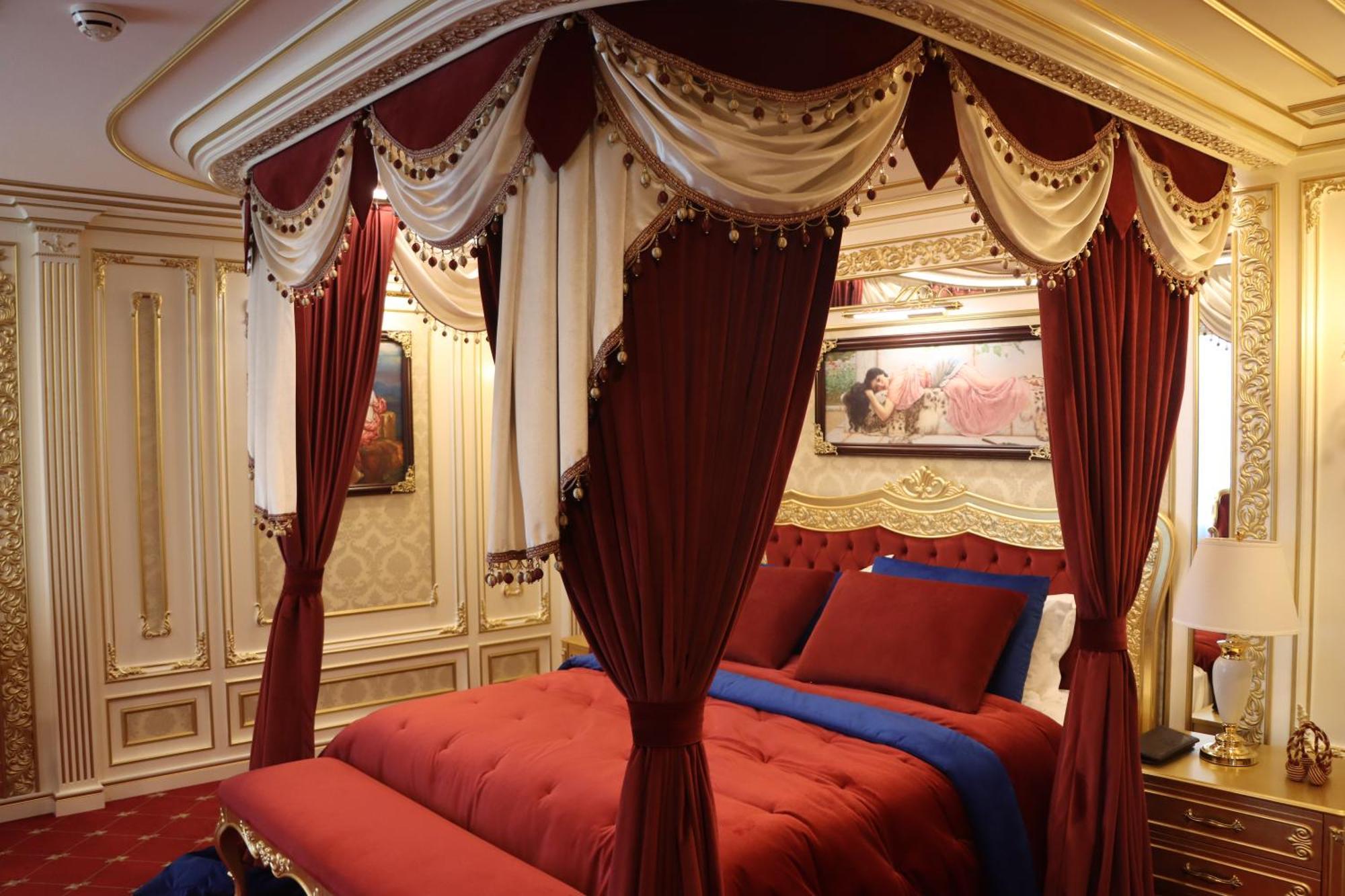 Cristal Erbil Hotel Exterior photo A bedroom in the Imperial Suite