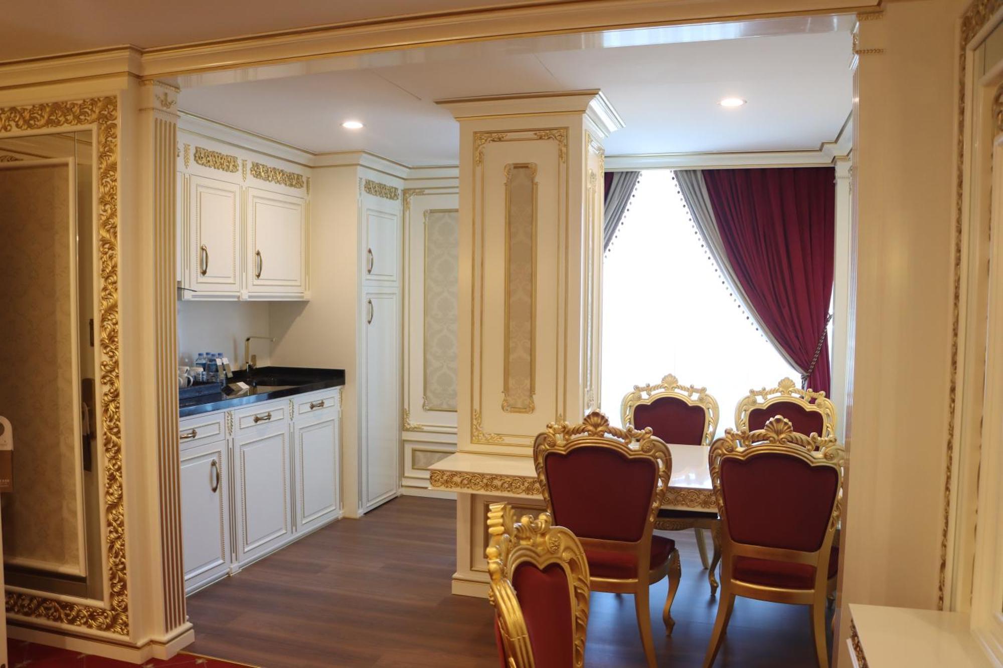 Cristal Erbil Hotel Exterior photo A typical suite