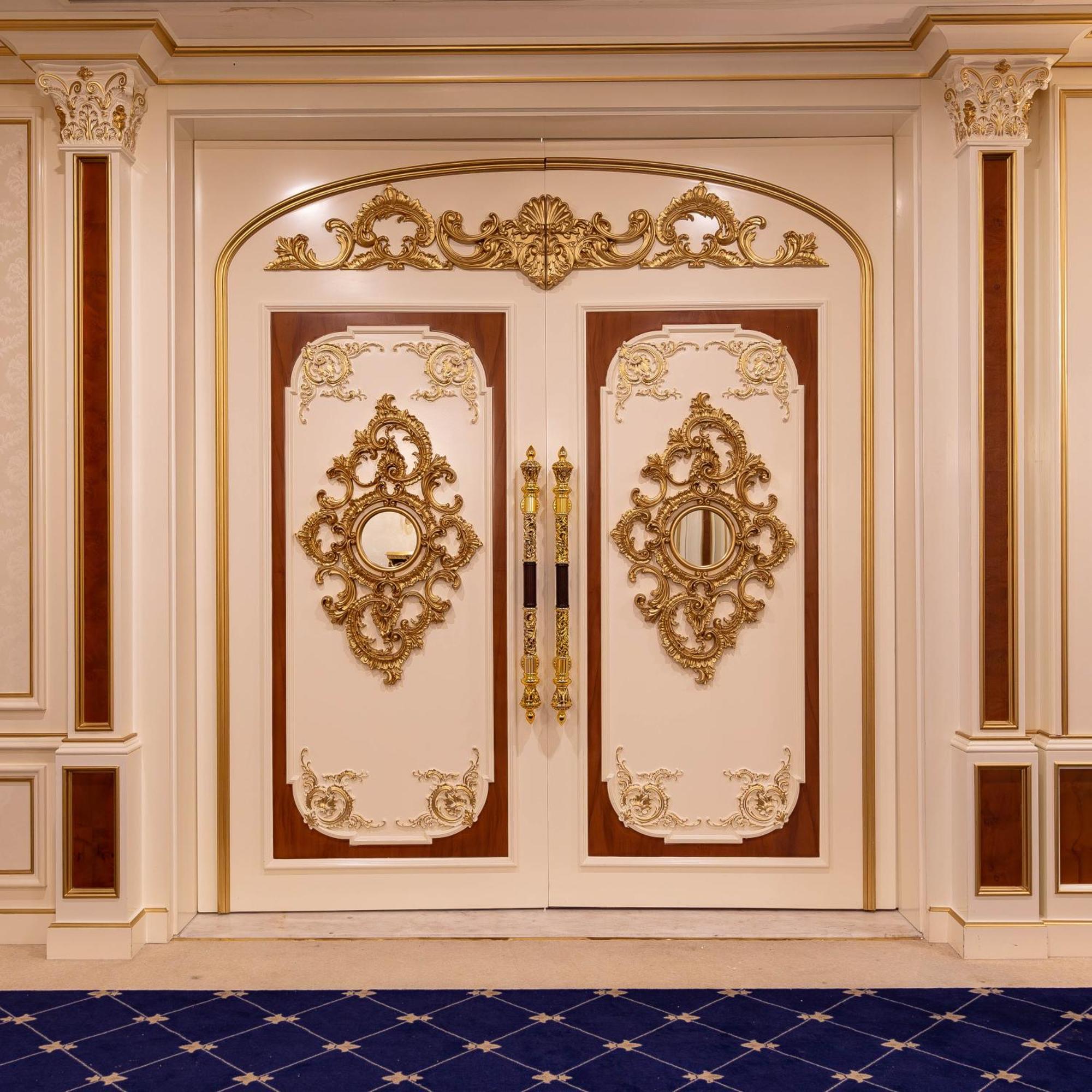 Cristal Erbil Hotel Exterior photo Door of the Russian embassy in Paris