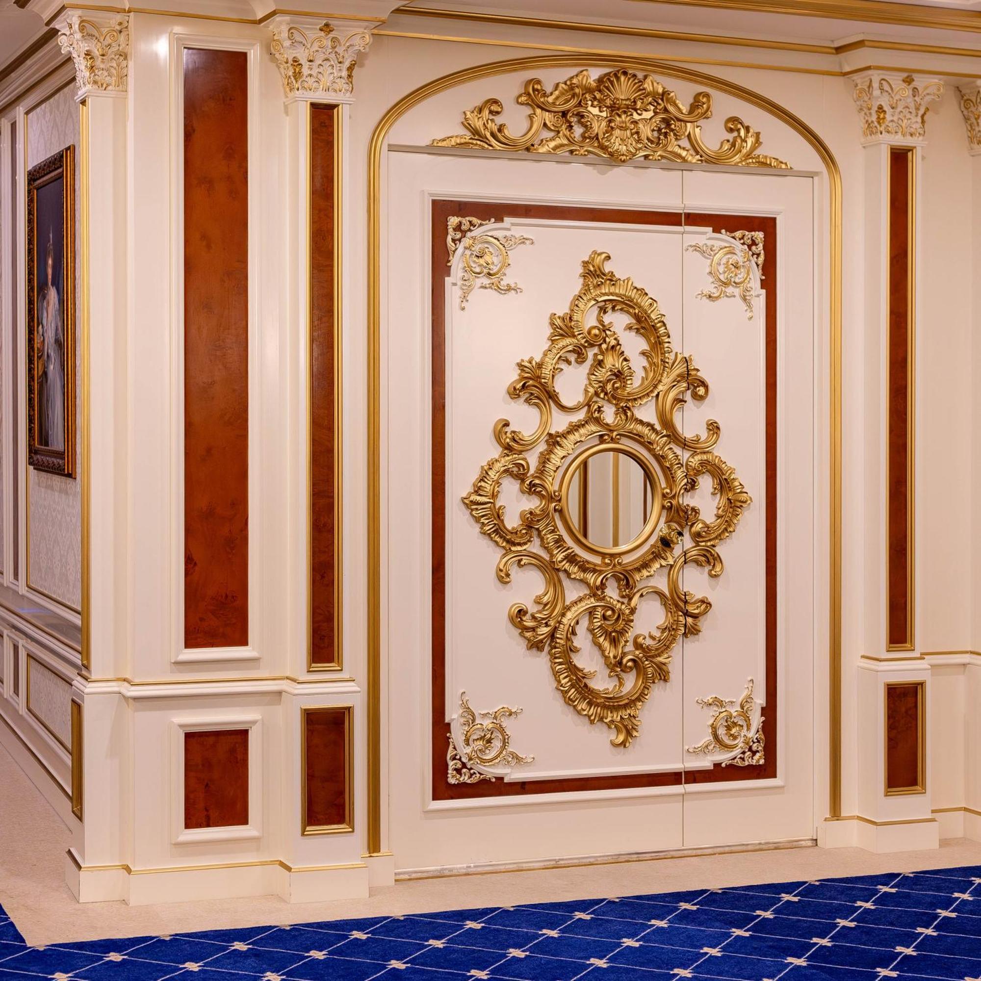 Cristal Erbil Hotel Exterior photo A wall decorated with stucco
