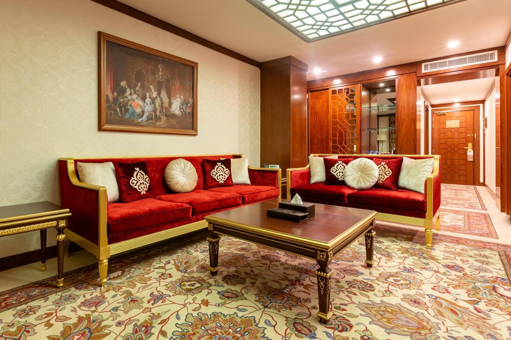 Cristal Erbil Hotel Exterior photo A living room in the Presidential Suite