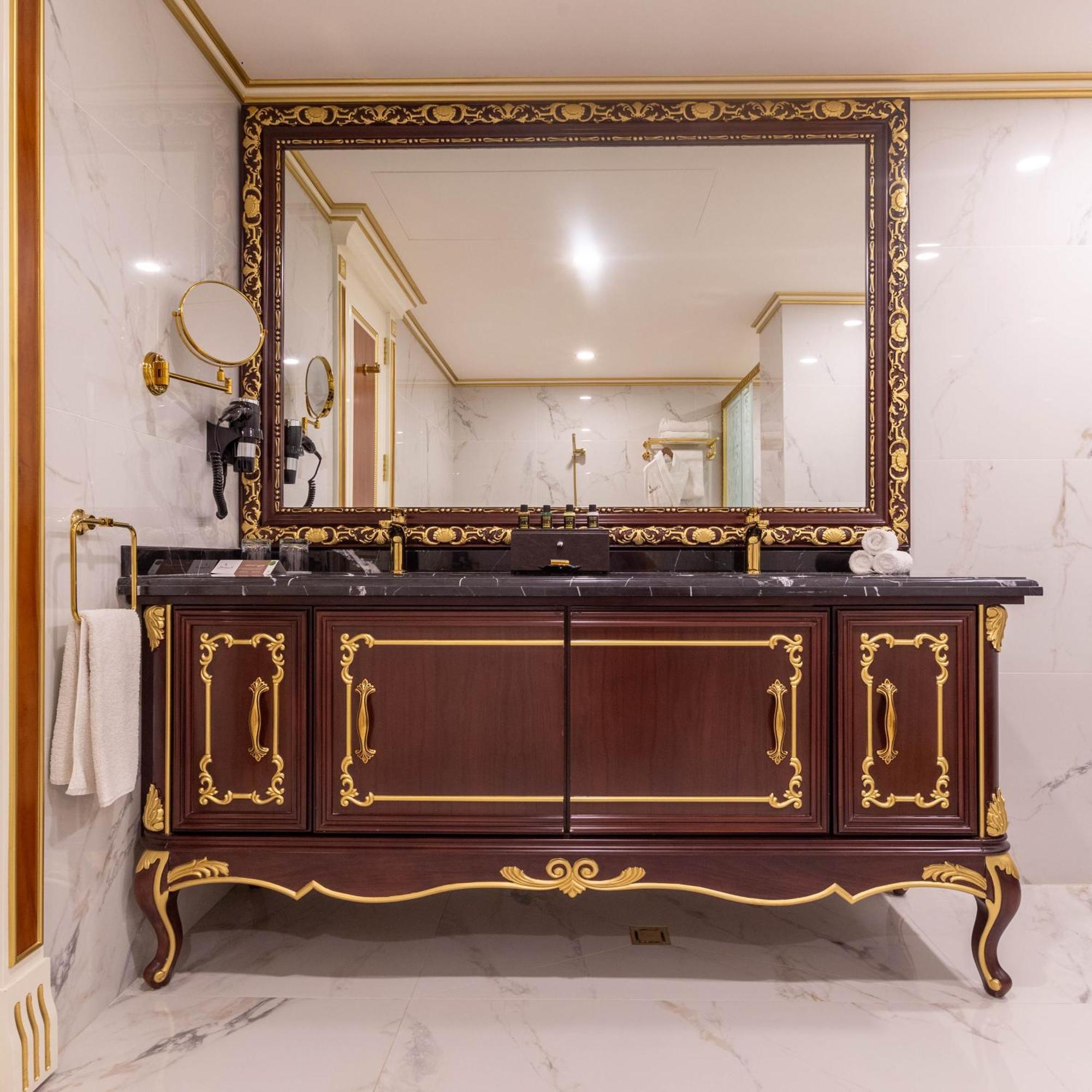 Cristal Erbil Hotel Exterior photo Bathroom